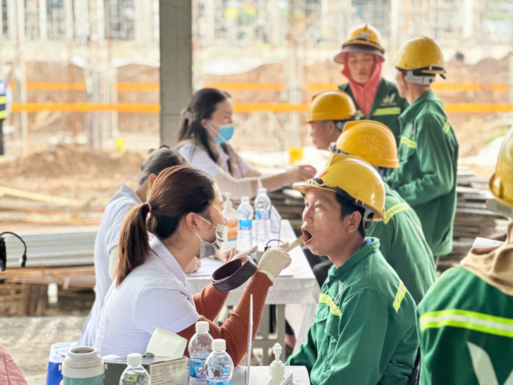 WEALTHCONS TỔ CHỨC KHÁM SỨC KHỎE ĐỊNH KỲ CHO LỰC LƯỢNG THI CÔNG TẠI CÔNG TRƯỜNG