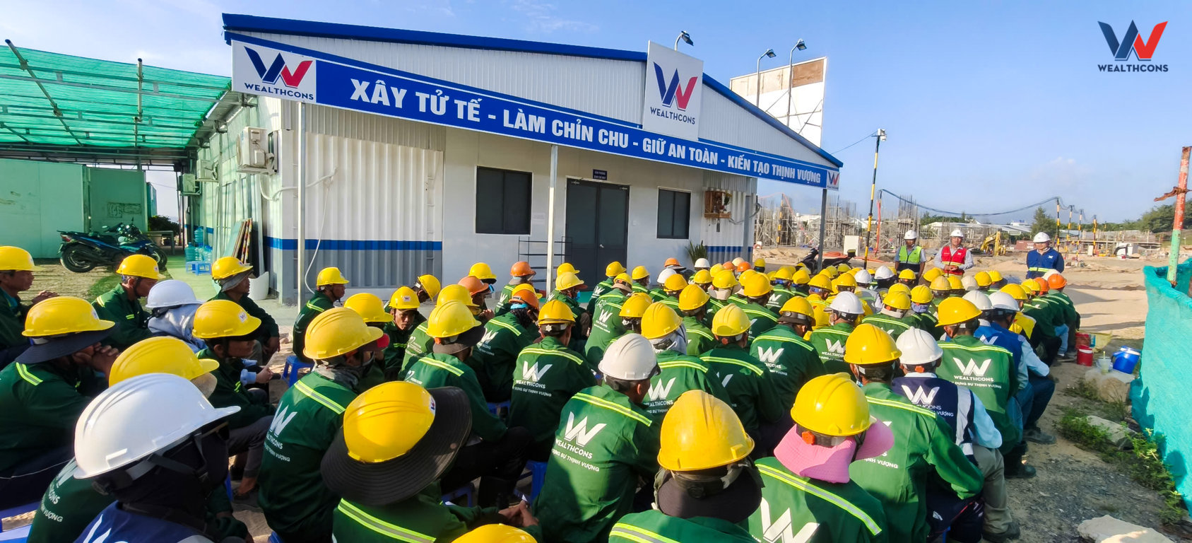 NGÀY MỚI BẮT ĐẦU TỪ KỶ LUẬT AN TOÀN